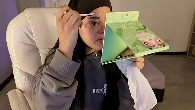 Nicole Foxx  online show from October 7, 2025, 6:38 pm