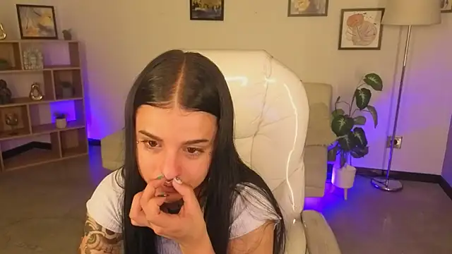 Nicole Foxx  online show from November 8, 2025, 7:56 pm