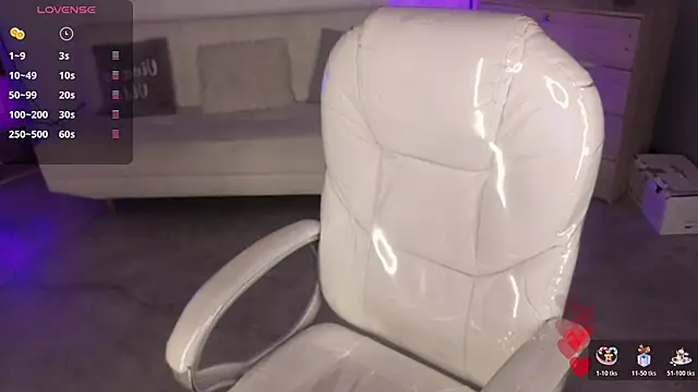 Nicole Foxx  online show from January 8, 2026, 7:38 pm