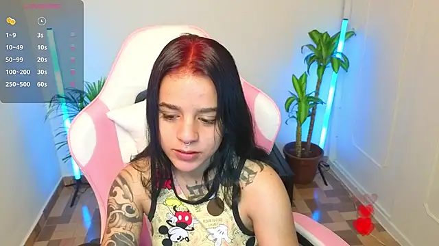 Nicole Foxx  online show from May 8, 2026, 10:04 pm