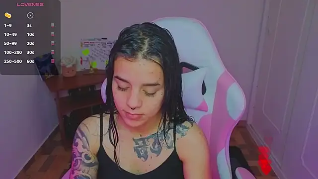 Snapshot of Nicole_Foxx_ chatting on June 9, 2026, 10:21 pm Nicole Foxx online show from June 9, 2026, 10:21 pm