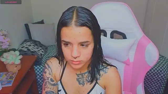 Snapshot of Nicole_Foxx_ chatting on June 23, 2026, 6:50 pm Nicole Foxx online show from June 23, 2026, 6:50 pm