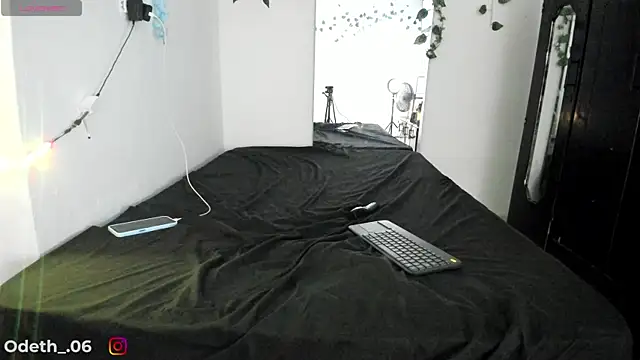 Odeth  online show from October 22, 2025, 3:51 am