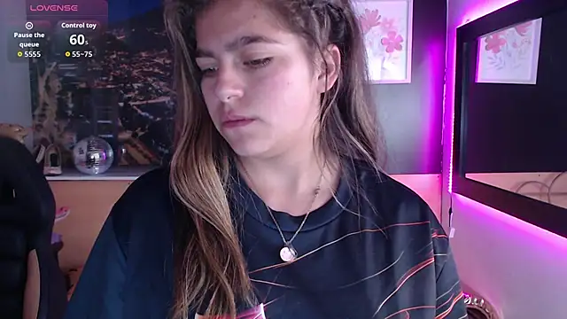 Snapshot of Kitten_Cam chatting on October 1, 2025, 9:26 am Kitten Cam online show from October 1, 2025, 9:26 am