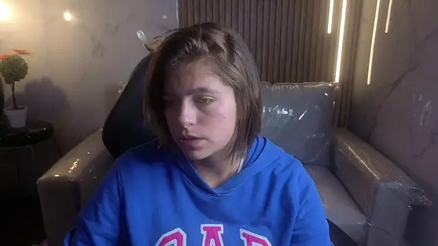 Kitten Cam online show from May 10, 2026, 4:28 am