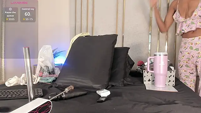 Snapshot of Liincostelloo chatting on March 3, 2026, 7:53 pm Liincostelloo online show from March 3, 2026, 7:53 pm