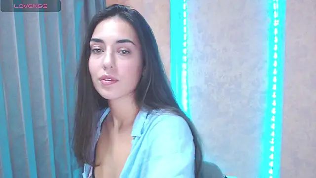 Lovelllyy online show from October 31, 2025, 12:06 pm