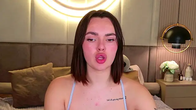 LauraBrigs online show from January 26, 2025, 5:23 pm