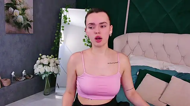 LauraBrigs online show from January 27, 2025, 9:13 am