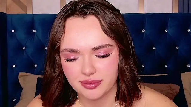 LauraBrigs online show from February 8, 2025, 6:22 am