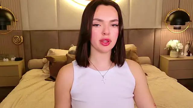 LauraBrigs online show from March 10, 2025, 8:59 am