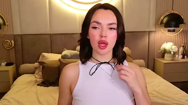 LauraBrigs online show from March 10, 2025, 12:04 pm