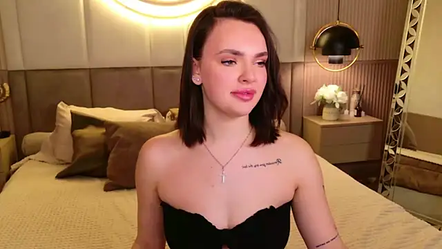 LauraBrigs online show from March 11, 2025, 6:21 am