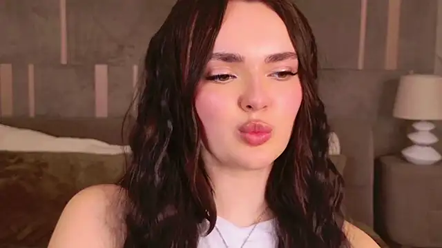 LauraBrigs online show from March 14, 2025, 3:25 pm
