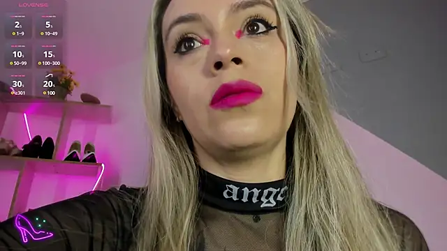 RayaCarr  online show from January 20, 2025, 1:53 pm