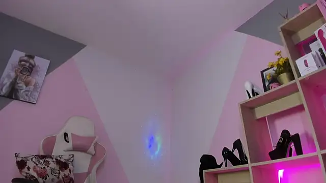 RayaCarr  online show from October 21, 2025, 12:39 pm