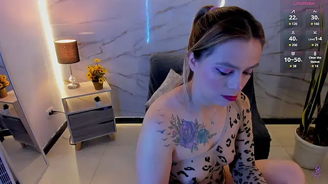RayaCarr  online show from April 30, 2026, 1:06 pm