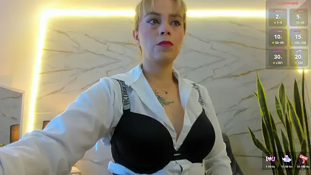 RayaCarr  online show from May 14, 2026, 1:07 pm