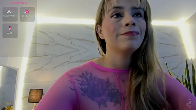 RayaCarr  online show from May 20, 2026, 1:06 pm