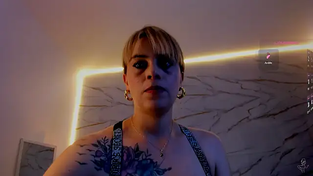 RayaCarr  online show from June 2, 2026, 1:02 pm