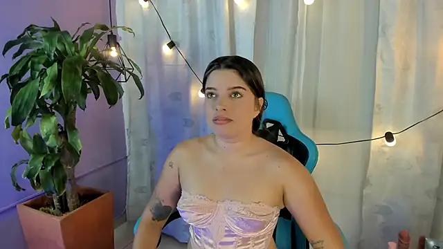 Lia little18 online show from June 12, 2026, 9:25 pm