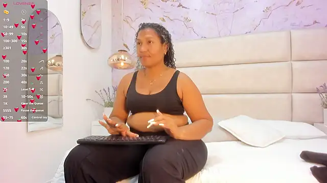 Snapshot of AnthonelaRusso_ chatting on February 9, 2025, 3:32 am AnthonelaRusso  online show from February 9, 2025, 3:32 am