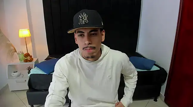 Snapshot of brad_usma chatting on February 18, 2025, 6:15 am brad usma online show from February 18, 2025, 6:15 am