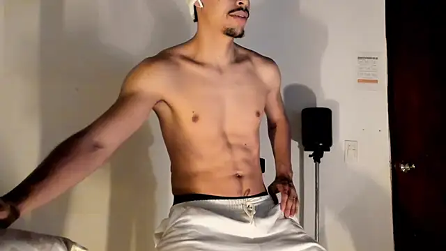 Snapshot of brad_usma chatting on October 6, 2025, 8:17 pm brad usma online show from October 6, 2025, 8:17 pm