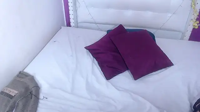 tinyy whore18 online show from December 17, 2025, 7:25 am