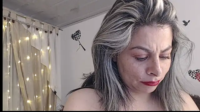 Snapshot of massing_6 chatting on November 9, 2025, 4:11 am massing 6 online show from November 9, 2025, 4:11 am