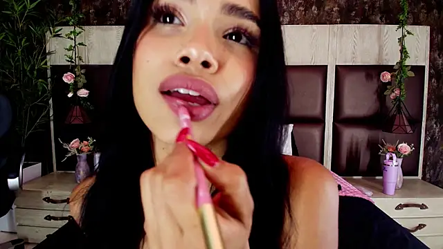 Bella Smiith  online show from November 5, 2025, 12:38 pm