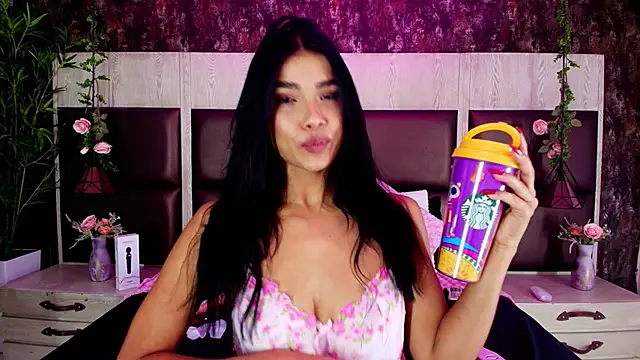 Bella Smiith  online show from November 7, 2025, 12:38 pm