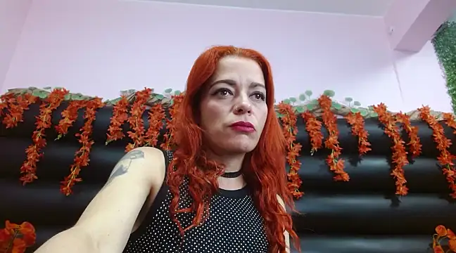 Snapshot of vella_paris_ chatting on February 11, 2025, 1:09 pm vella paris online show from February 11, 2025, 1:09 pm