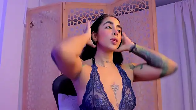 sophierooy22 online show from December 1, 2024, 4:51 pm