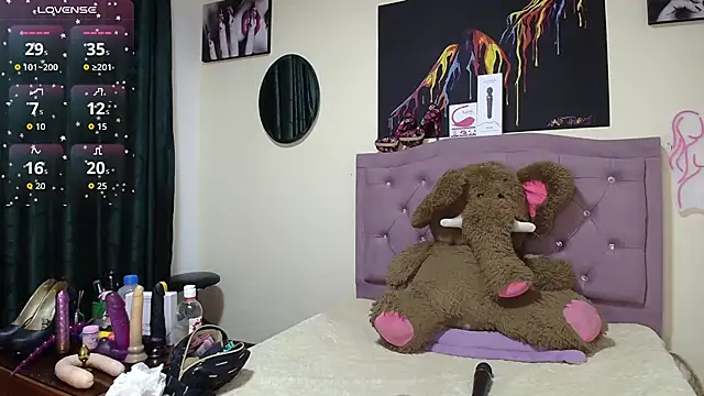 Emmie Hot online show from November 3, 2025, 12:17 pm