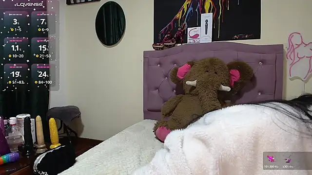 Emmie Hot online show from November 27, 2025, 12:07 pm