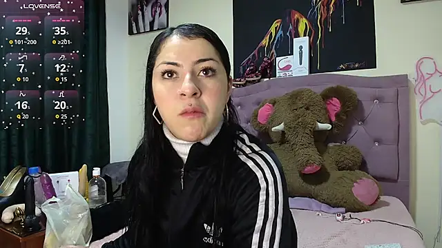 Emmie Hot online show from December 2, 2025, 12:10 pm