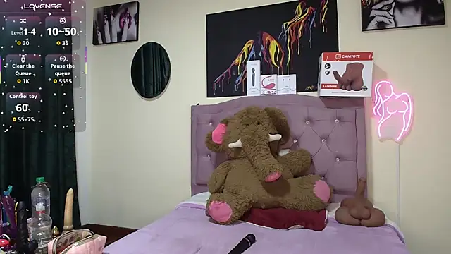 Snapshot of Emmie_Hot chatting on June 20, 2026, 11:57 am Emmie Hot online show from June 20, 2026, 11:57 am