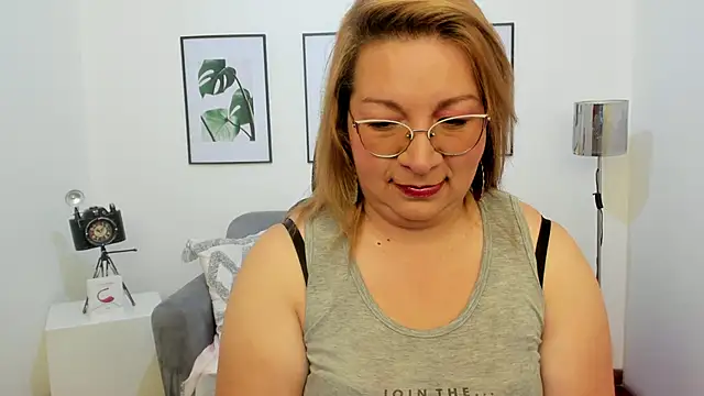 maylinlee online show from February 7, 2025, 7:49 pm