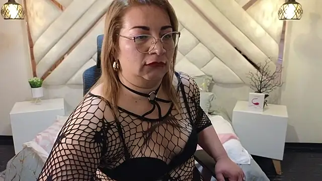 maylinlee online show from February 17, 2025, 10:58 pm