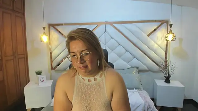 maylinlee online show from March 13, 2025, 11:59 pm