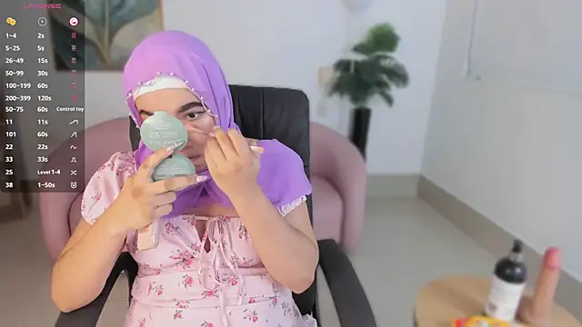 Ayha khalaf online show from October 6, 2025, 1:03 am