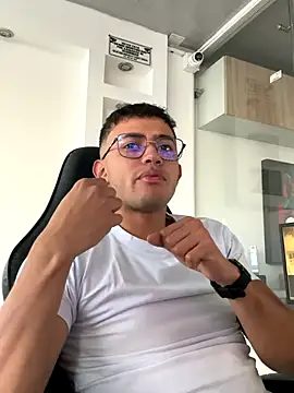 Snapshot of Thonny-becker chatting on November 8, 2025, 8:40 pm Thonny-becker online show from November 8, 2025, 8:40 pm