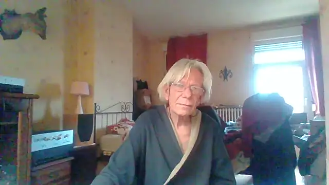 rosanetrav online show from April 12, 2026, 7:02 am