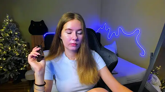 EmilyPaw online show from December 20, 2025, 10:00 am