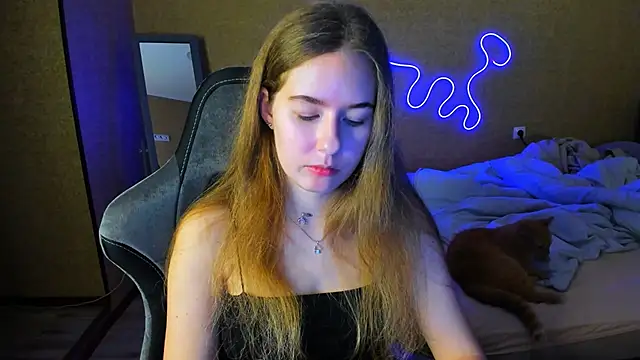 EmilyPaw online show from May 11, 2026, 7:11 pm