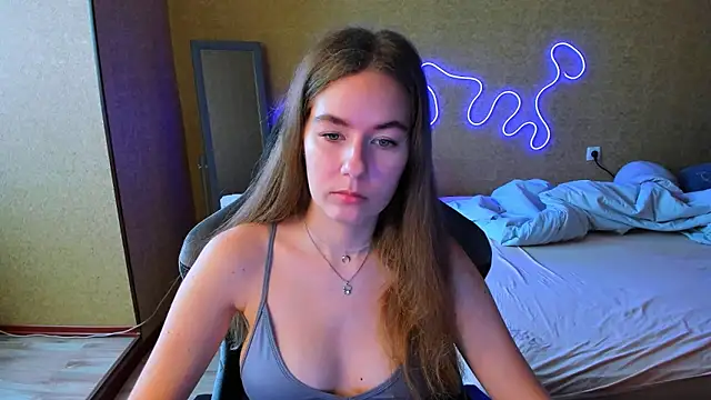 EmilyPaw online show from May 27, 2026, 8:33 am