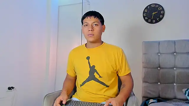 Tylerdrdn online show from November 10, 2025, 5:39 am