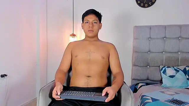 Tylerdrdn online show from November 11, 2025, 4:12 am