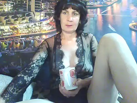 Laura Kiss online show from September 8, 2025, 4:06 pm